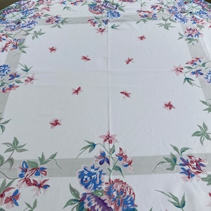 Vintage  tablecloth, bouquets of  muted pastel wild Flowers. WOW!