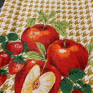 Parisian Prints Vintage Tea Towel, &#39;Summer Harvest&quot;. Honey crisp and  juicy  Strawberries&quot; NWT(partial)  WOW!