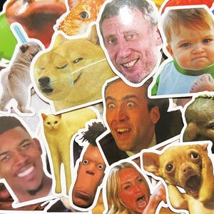 Pacote de adesivos de 10 a 50 memes retrô e referências engraçadas