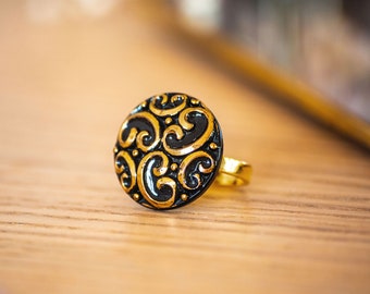 Adjustable ring in antique button black with golden pattern of the 1920s in glass paste and brass adjustable vintage jewel for women - Thelma