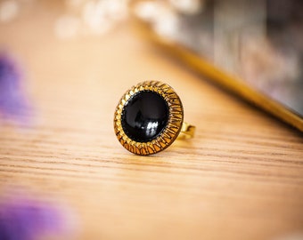 Adjustable ring in old black button with golden contour of the 1940s in glass paste and brass adjustable vintage jewel for women - Eva