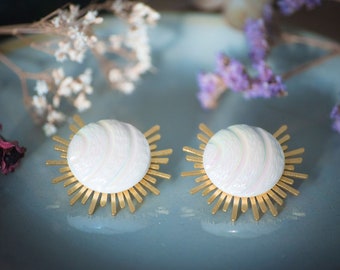 Old button earrings - stainless steel and brass 34 mm - vintage iridescent white button - glass paste - Solare Diane