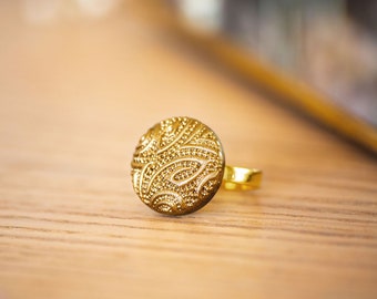 Small adjustable ring old button 1920 18mm - vintage button - adjustable brass - golden ring floral pattern - ring 1,8cm - Madder