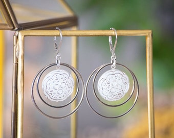 Antique silver button earrings with 1940s patterns in glass paste and brass circles vintage jewelry for women - Ombeline