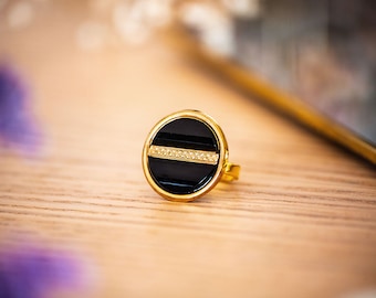 Adjustable ring in old button black and gold of the 1940s in glass paste and brass adjustable vintage jewel for women - Constance