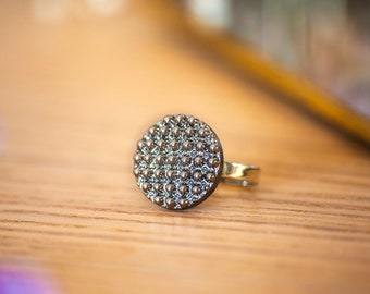 Petite bague ajustable bouton ancien 1940 18mm - bouton vintage - réglable laiton - bague argentée pâte de verre - bague 1,8cm - Bertille