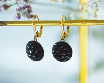 Petites boucles d'oreilles bouton ancien noirs à facettes des années 1940 en pâte de verre et laiton bijou vintage pour femme - Gilberte