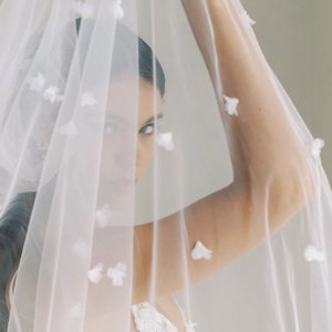 3D Flower Wedding Veil Flower Petals and Pearls Boho Wedding Look Bridal Veil 3D Flower Pearl Cathedral Veil Fingertip Bridal Veil