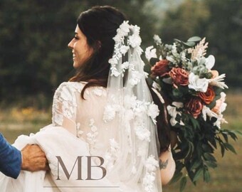 Blütenblätter und Perlen Brautschleier, romantischer Brautschleier für rustikale Gartenhochzeit