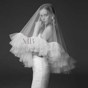 Ruffled trim minimalist modern veil, Frill tulle wedding veil with blusher, ruffled hem boho bridal drop veil with face cover