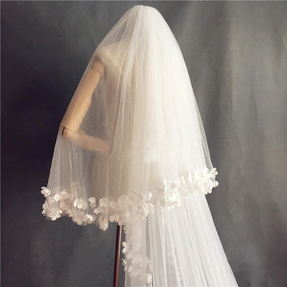 Wedding Veil With Flower Petal Hem, Floral Bridal Veil, Wide  display picture 1