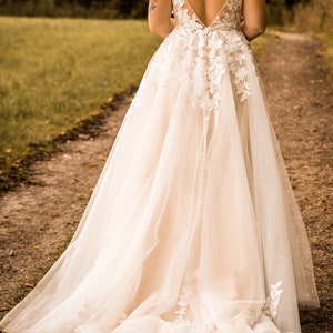 White V Neck Tulle Wedding Dress with Flower Appliques & Beaded Open Back
