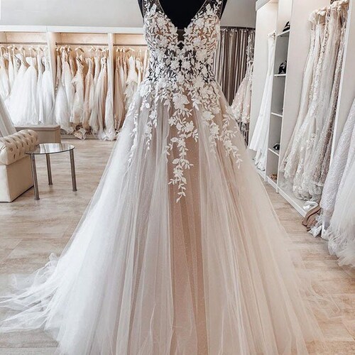 V Neck Wedding Dresses Applique Open Back Sleeveless Floor Length Bridal Dress Vestido De Noiva