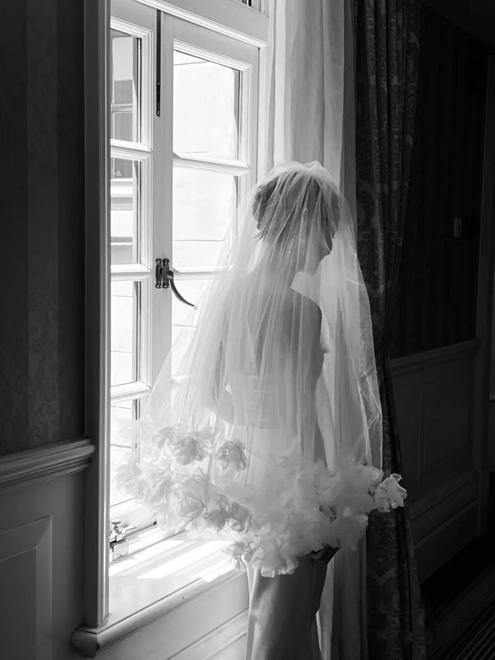 Large 3D Flower Wedding Veil, Fingertip Floral Bridal Veil  display picture 3