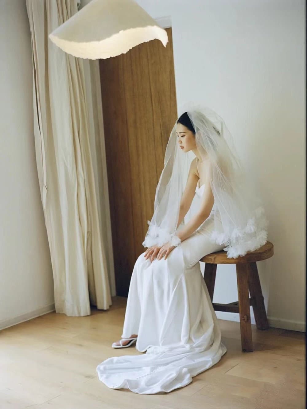 Large 3D Flower Wedding Veil, Fingertip Floral Bridal Veil  display picture 1