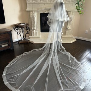 Horsehair Drop Veil 2&quot; Crinoline Edge, Fingertip Wedding Veil with Blusher, 2 tier Cathedral Horsehair Trim Veil for Classic Wedding Look