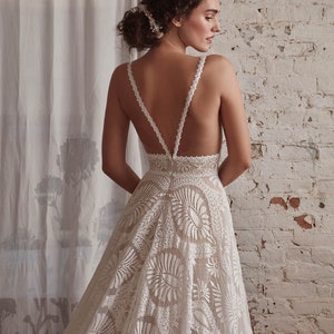 Boho Garden Ball-Gown V-Neck Organza Wedding Dresses Lace Appliques Sleeves