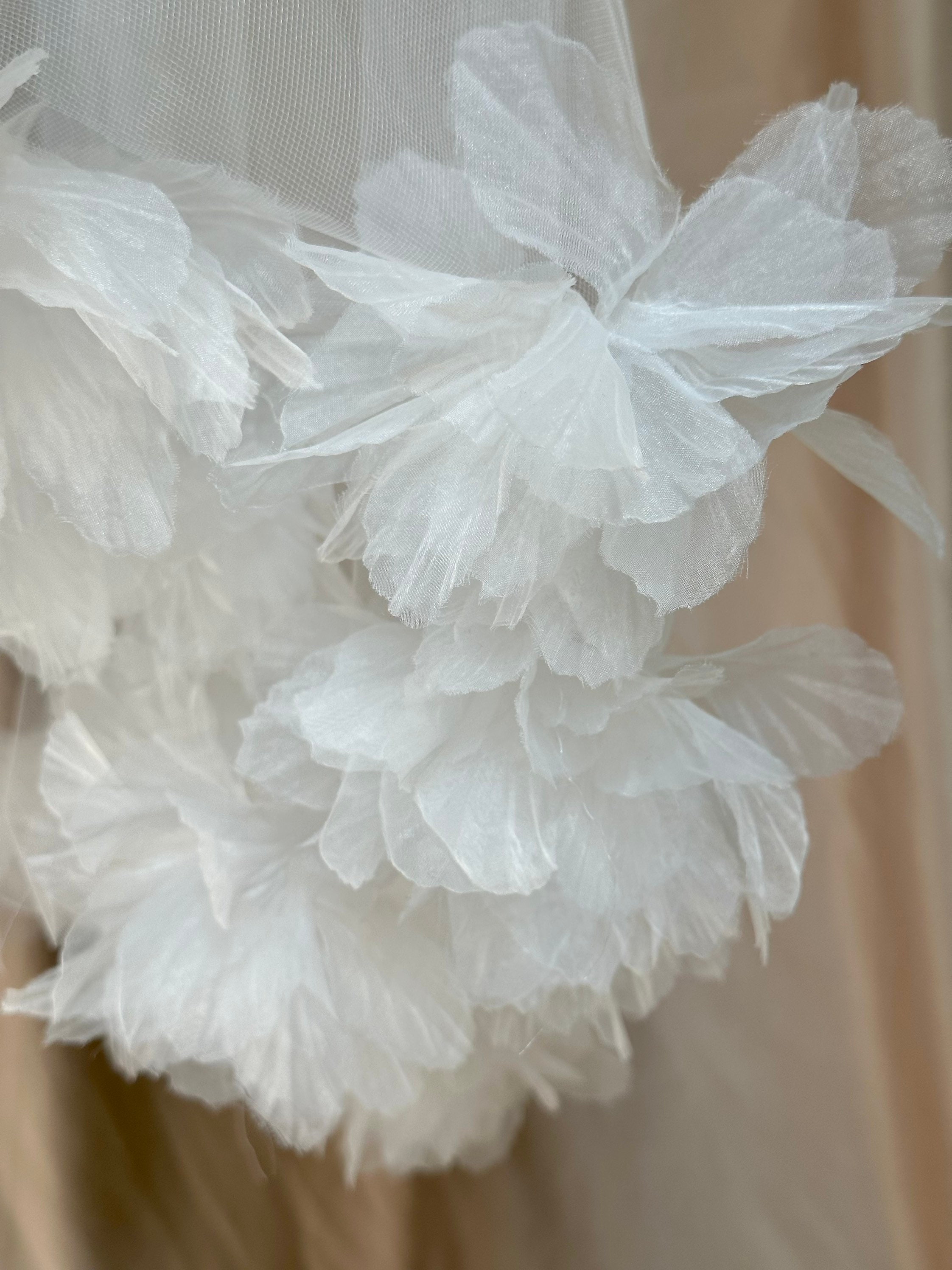3D Floral Veil, fingertip length, 40”/100cm ISABEIL | 3D Colorful Fingertips Wedding Veil | Handmade  main image 2