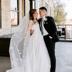 3D Flower Wedding Veils with Comb, Floral Cathedral Bridal Veil, Flower Petal Long Chapel Wedding Veil
