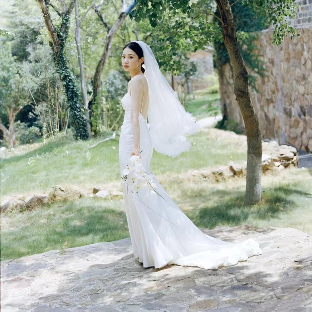 Large 3D Flower Wedding Veil, Fingertip Floral Bridal Veil  display picture 1