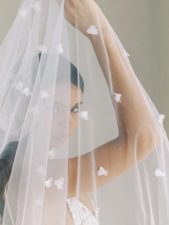 3D flower and pearl appliqué Wedding Veil/ Ivory fingertip length, 100cm Lace Applique Veil, Floral Bridal Veil With Pearls, Elegant  main image 2