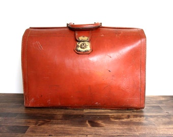 TRUE VINTAGE Rusty Brown DISTRESSED 1940-50 lawyer Doctor Leather Large Bag Gladstone Luggage Weekend Briefcase train case