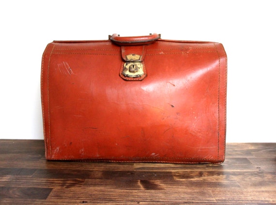 Copperton Lane: 1930s Black Naugahyde Doctor or Gladstone Bag, Luggage and  Suitcases, 15869