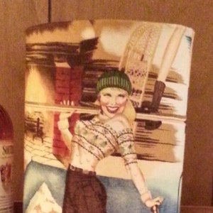 Pin-up girl Table lamp ready for the slopes. SG5 image 1