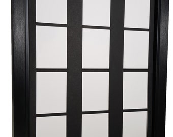 Ramka ekspozycyjna na karty kolekcjonerskie w standardowym rozmiarze 90 mm x 65 mm (widok z obu stron)