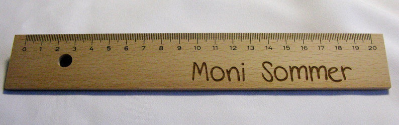 Buchen-Holzlineal 20cm mit Wunschtext Bild 1