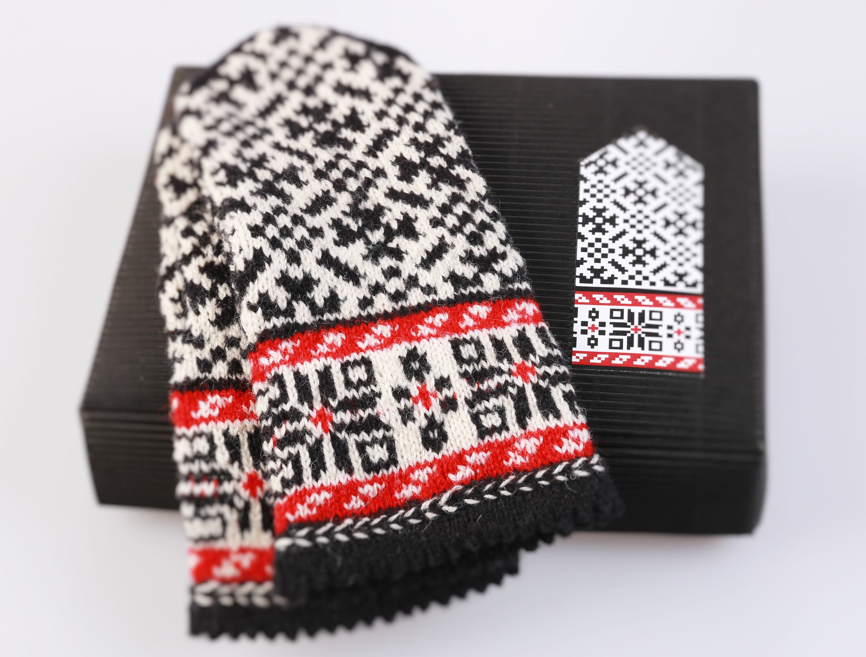 latvian The Latvian Traditional Mitten Pattern kit Knit like a Latvian: LATVIAN  GRAY - Etsy 日本