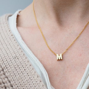Collar inicial minimalista, collar colgante de letras personalizado, collar de letras de oro, impermeable, regalo para ella