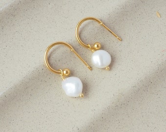 Boucles d'oreilles créoles dorées avec pendentif perle, boucles d'oreilles avec perle, boucles d'oreilles perles, cadeau pour elle