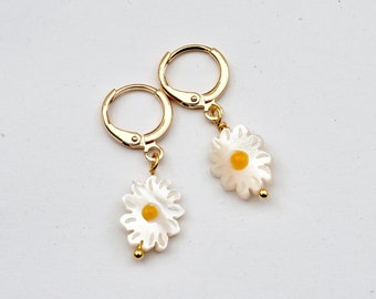 Mini hoop earrings with mother of pearl daisies, pearl earrings, hoop earrings mother of pearl, gift for her