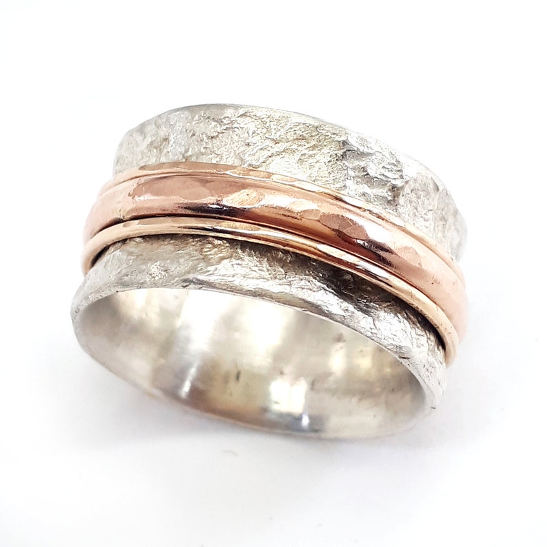 Gold spinning wedding band crumpled tin foil texture ring | Etsy