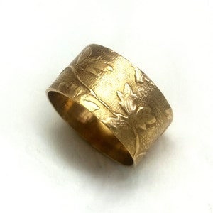 Gold ring, Semi wide gold wedding ring, leaf pattern, fall wedding, wedding band, ring for her, solid gold wedding ring, nature ring