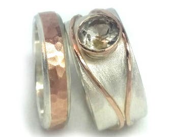 Gouden rutill quartz trouwring set, zijn en haar complementaire set, alternatieve diamanten ring, roségouden verlovingsring, rutilated quartz