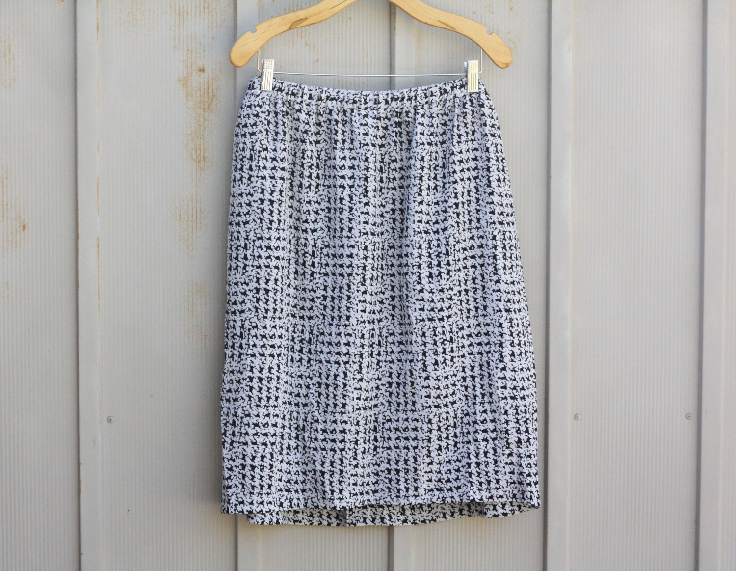white skirt size 22