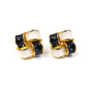 KENNETH J LANE, orecchini a nodo, smalto bianco nero, tonalità oro, clip on, firmati KJL