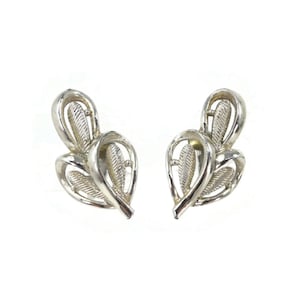 CORO, Pendientes de clip en tono plateado, Firmados