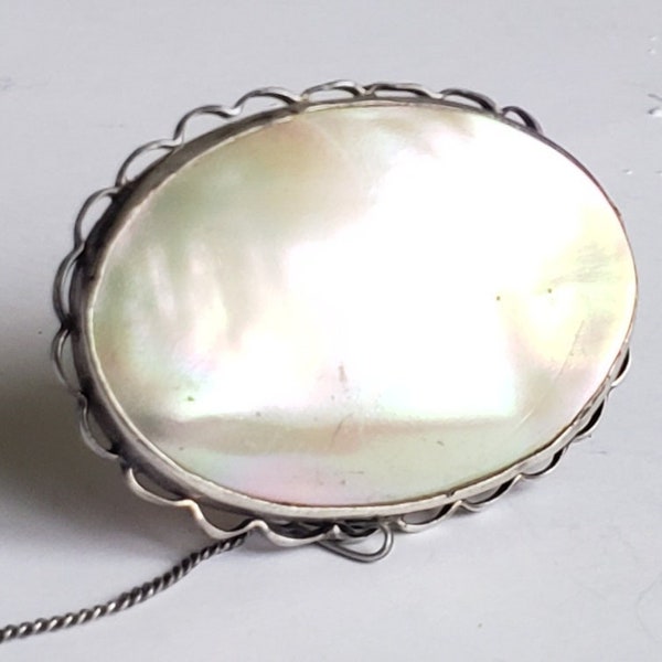 Vintage Mother of Pearl Brooch- Vintage Jewellery 257