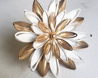 Vintage Sarah Coventry Water Lily Brooch