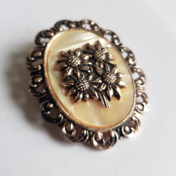 Vintage Floral Scarf Ring - Mother of Pearl - Gifts for Her -Vintage Jewellery 176