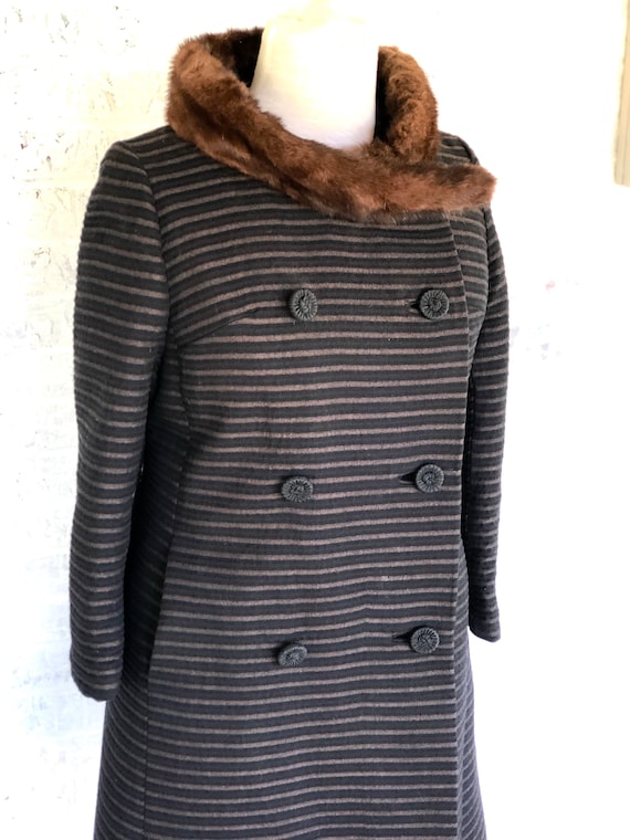 Vintage 1960’s Coat With Fur Collar
