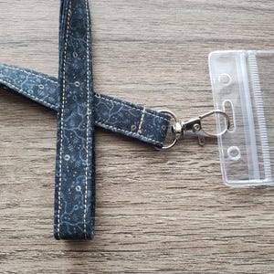 Porte badge d'identification - lanière porte-clés - tour de cou fleuri - cadeau professeur - porte-carte d'identité - cadeau employé bureau