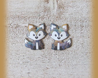 2 enameled copper charms