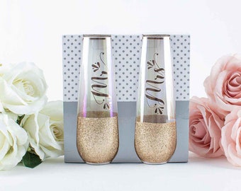 Mr and Mrs Stemless Wine Glasses Wedding Gift Set for Bride and Groom Toasting