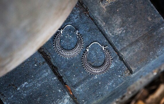 Small Silver Coated Hoop Earrings, Tribal Jewellery, Ethnic Earrings, Dotted Earrings, Indian Style Earrings, White Brass, Boucles d'oreille