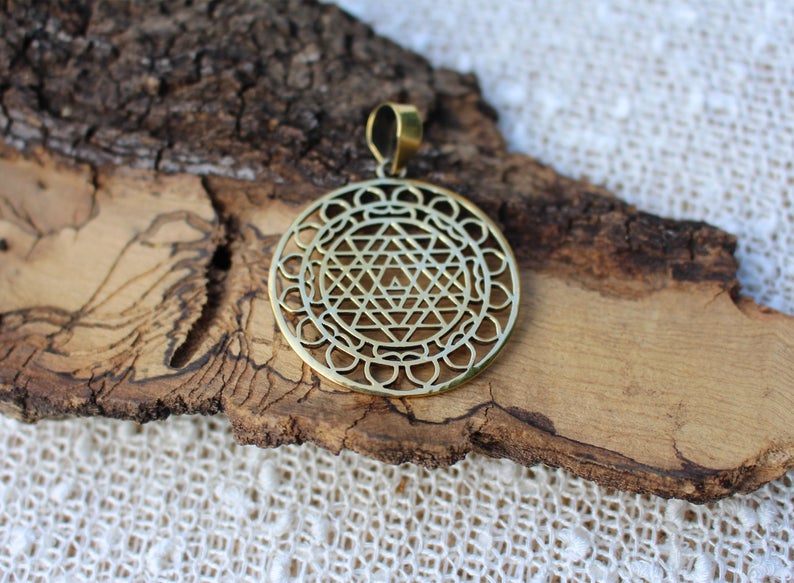 Sri Yantra Lotus Mandala Pendant, 3D Brass Pendant, Spiritual Jewelry, Tribal Brass Pendant, Ethnic Necklace, Yoga Jewelry, Pendentif Laiton image 3