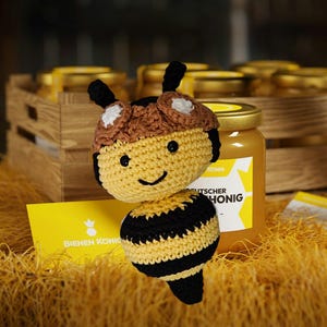 Aviator Bee, First in Flight Amigurumi Crochet